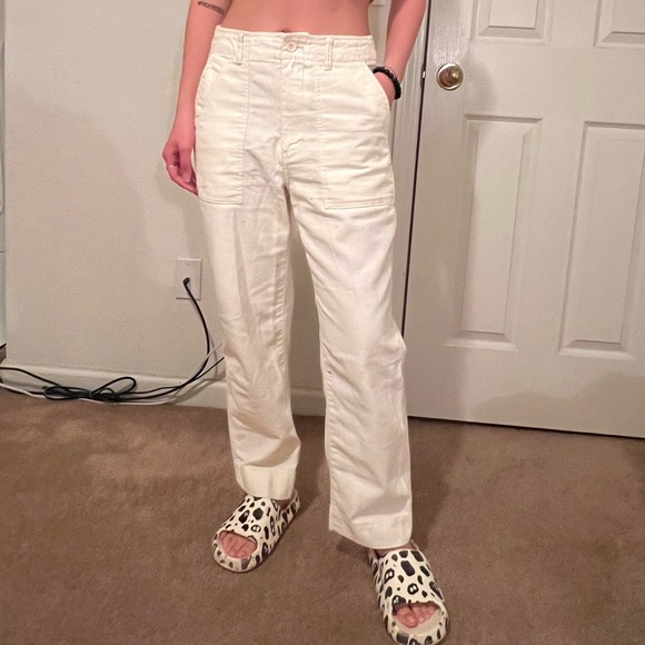 Brand: GAP
Size: 2
Color: white - Picture 2 of 5